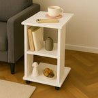 La table en bois sur roulettes
