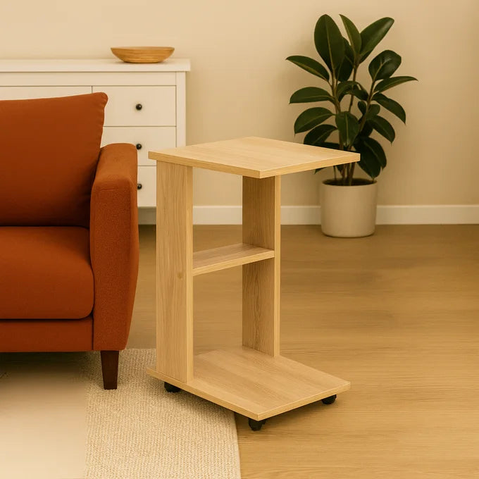 La table en bois sur roulettes